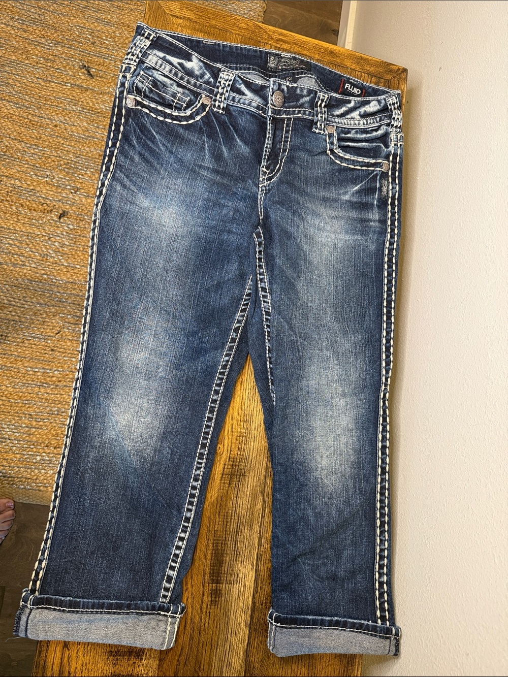 Silver Jeans Dark Wash SUKI mid capri Jeans with Contrast Trim